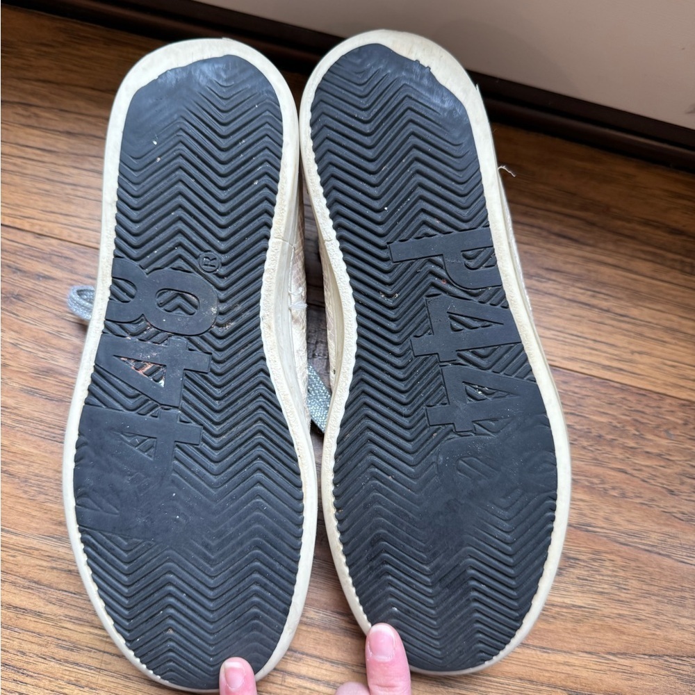 P448 Women's Athletic Shoes - Gray and Cream - Picture 2 of 6
